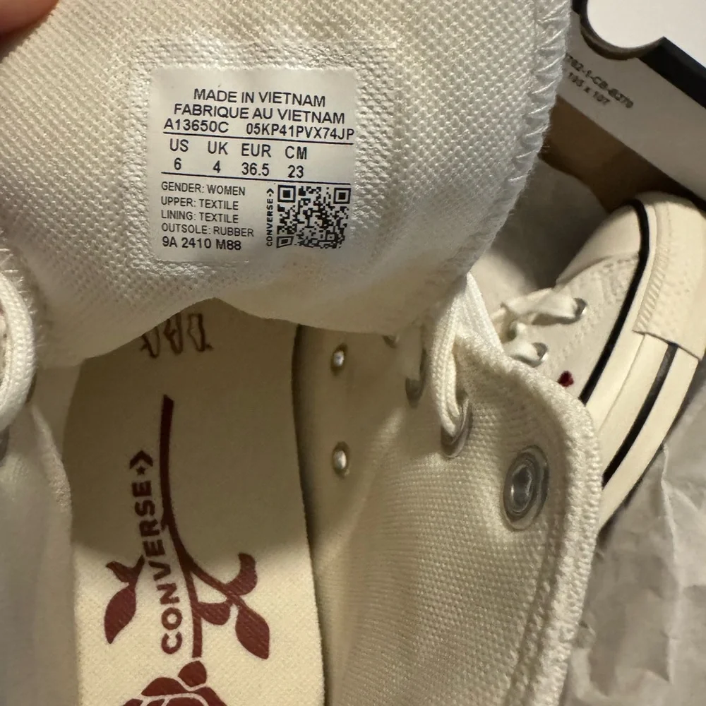 SOLD. NIB Converse All Star White Sneakers with Red Heart Details - Picture 8 of 9